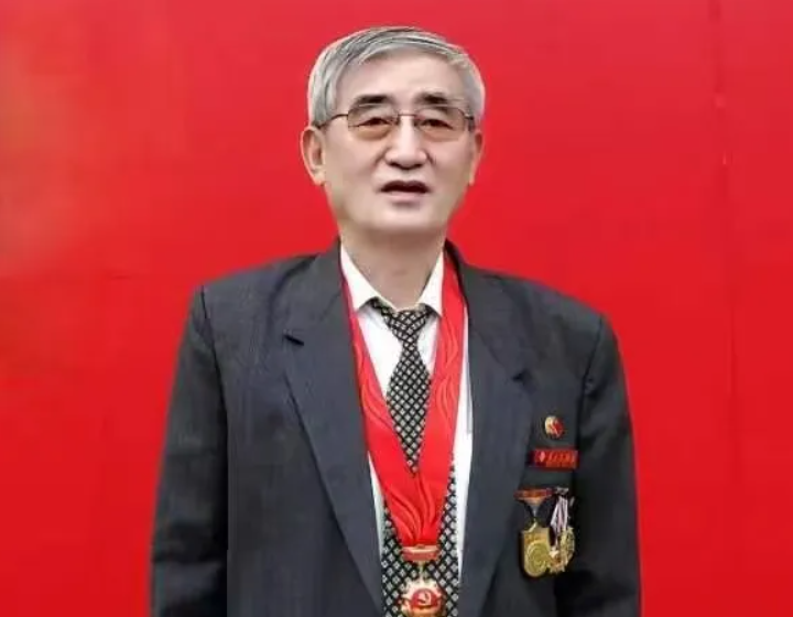 国家民政部纪检组监察局原副局长郭立民欣然担任《作家报·拥军大使》专刊顾问