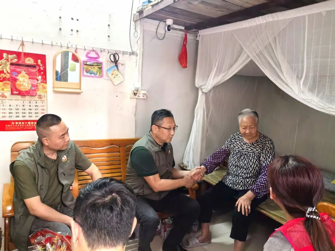 替烈士看爹娘 温情暖人心——大沥退役军人促进会开展烈士母亲专项慰问活动
